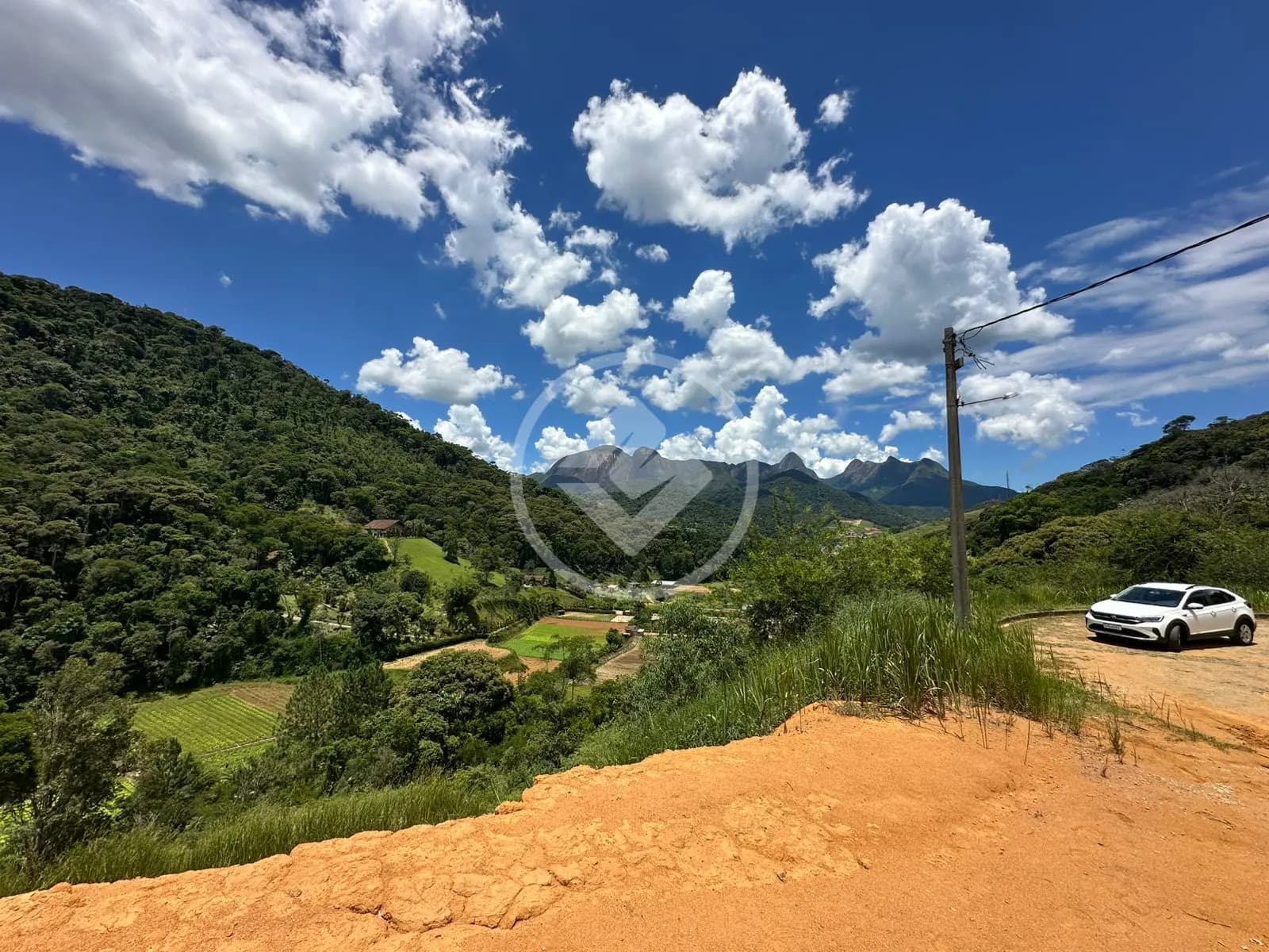 Terreno em condomínio com lazer de clube, 603 metros, Vargem Grande, Teresópolis