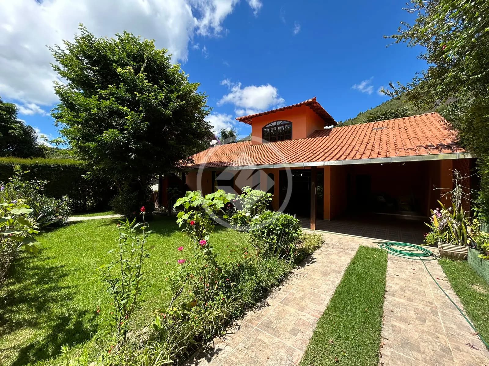 Casa em condomínio à venda no Parque dos Sabiás - Teresópolis/RJ