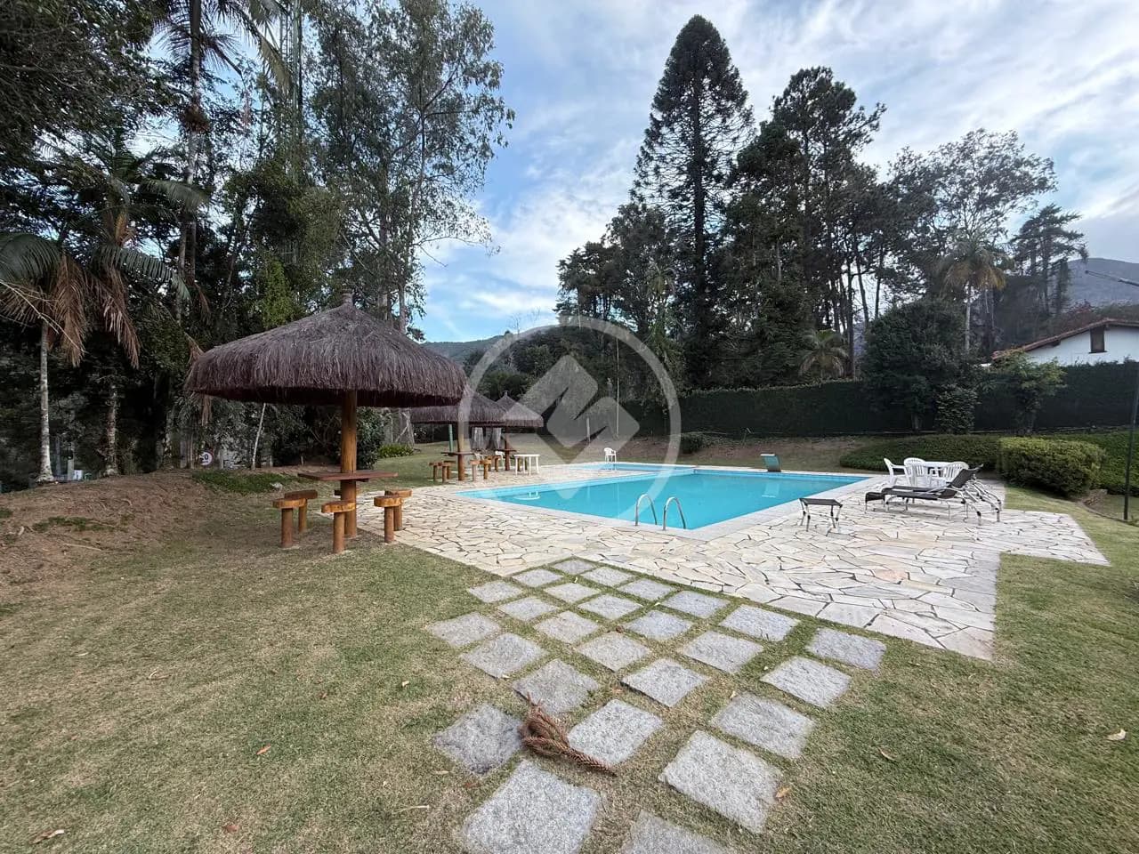 Terreno à venda em Teresópolis, no bairro Quebra Frascos. Com 850 m²