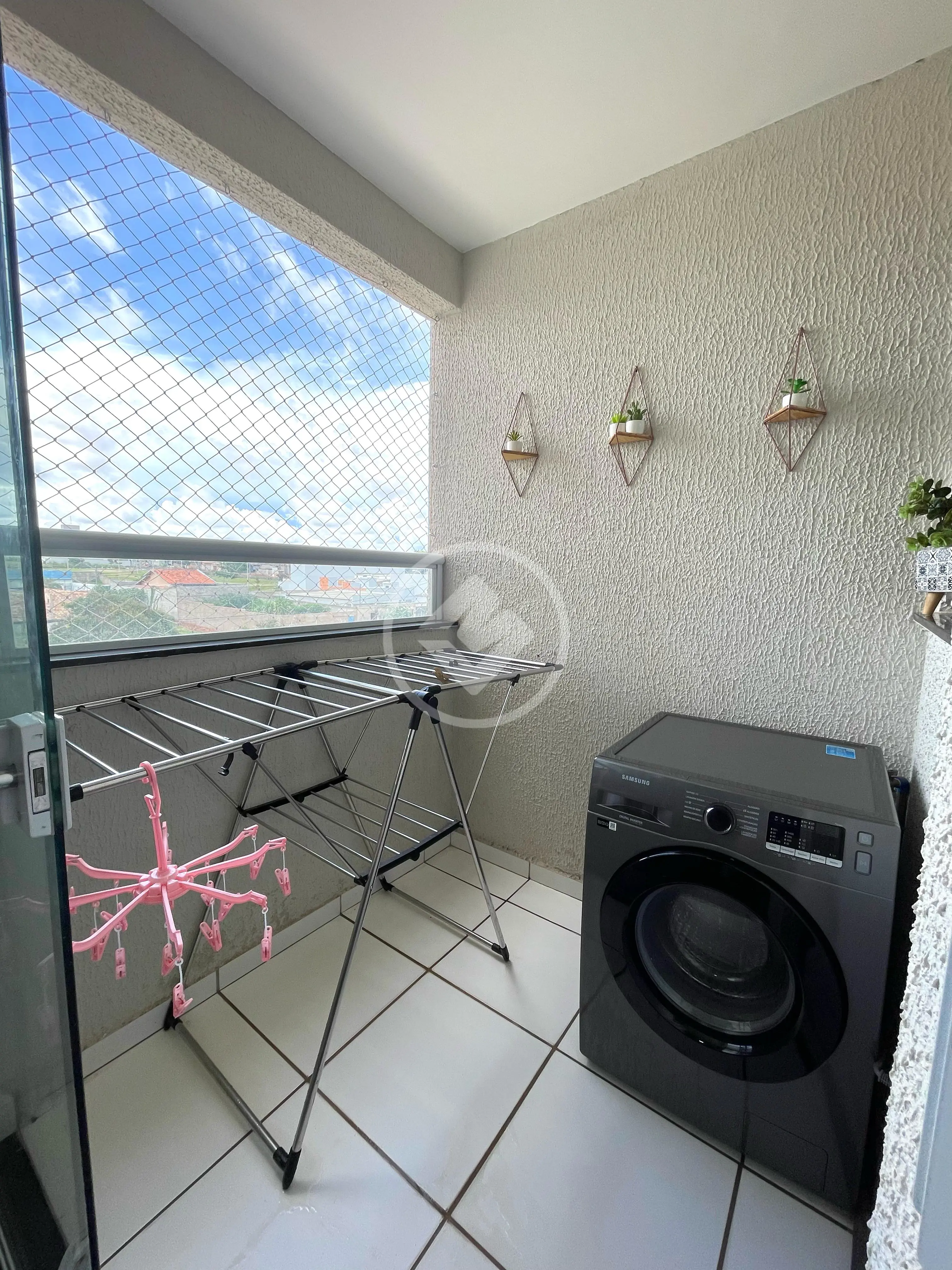 Apartamento à venda com 2 quartos, sendo 1 suíte- 53m² - Portal do Vale - Uberlândia/MG