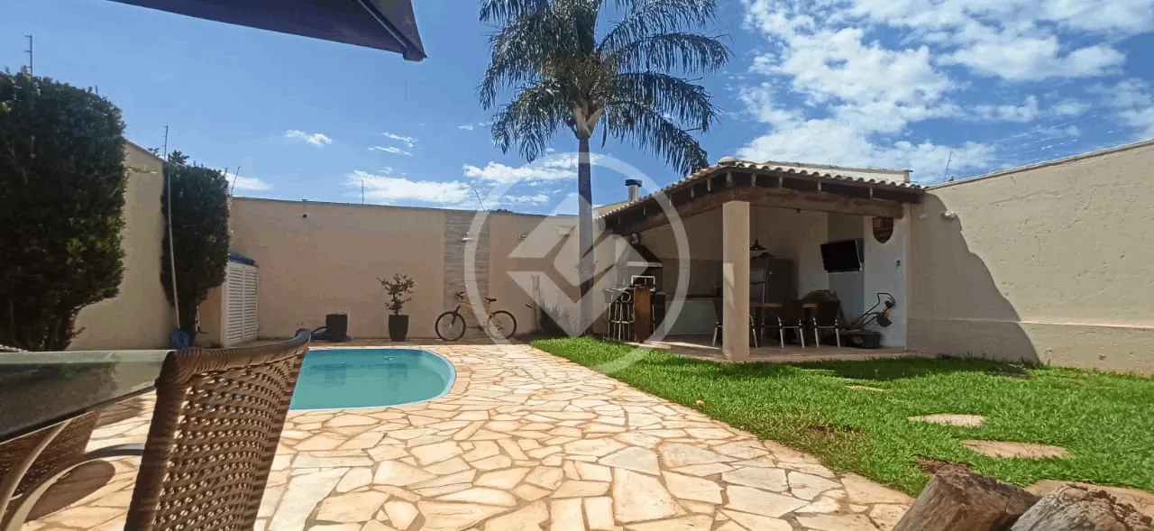 Casa à venda com 3 quartos, sendo 1 suíte – 220 m²- Jardim Karaíba - Uberlândia/MG