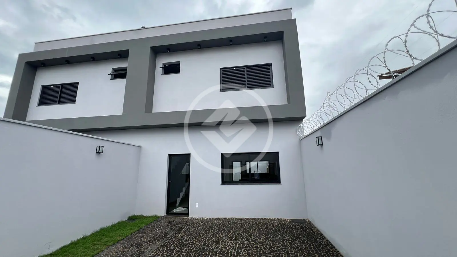 Sobrado Novo Mundo, Uberlândia - MG — foto 1