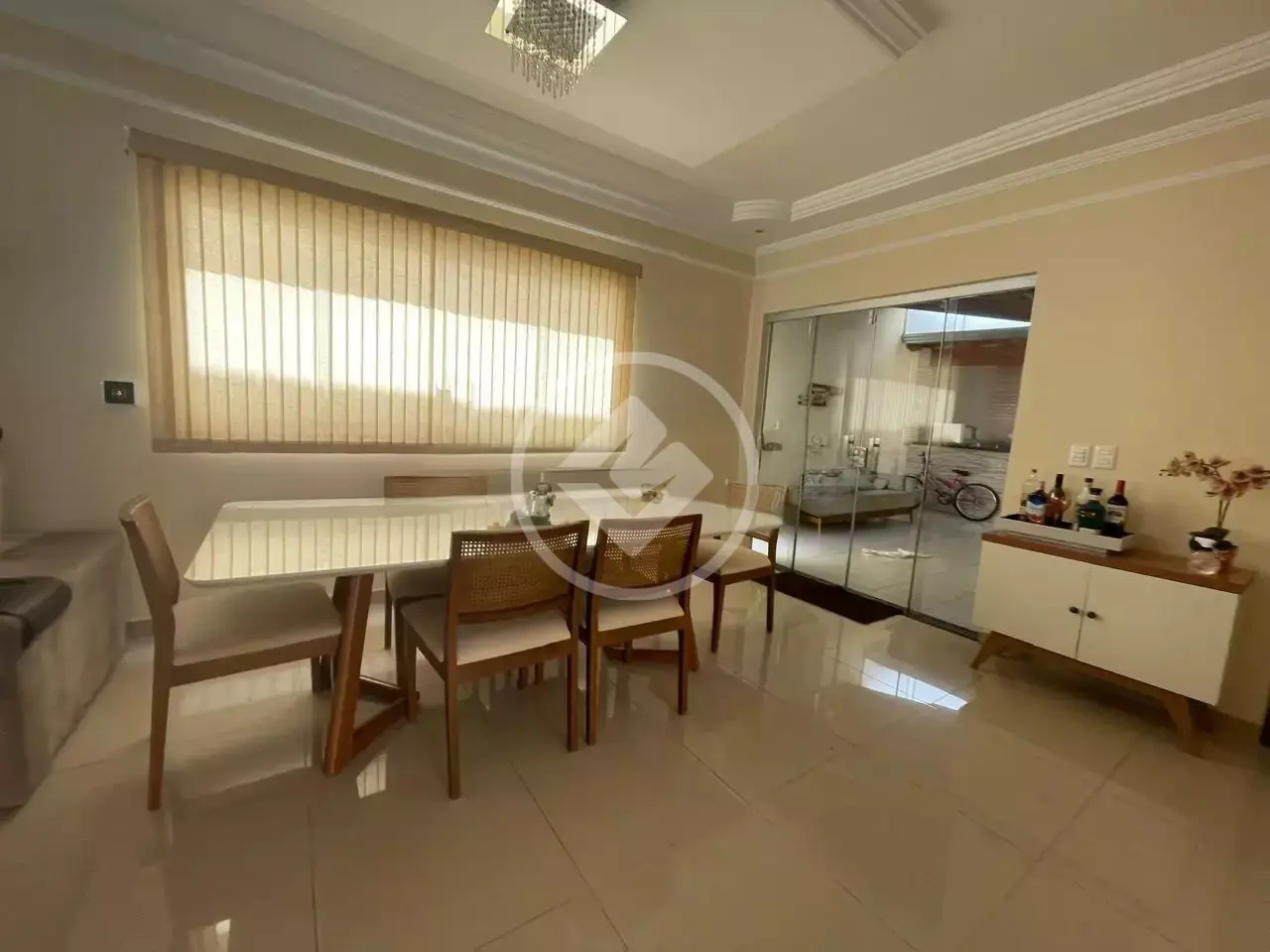Casa à venda com 3 quartos, sendo 1 suíte – 220 m²- Jardim Europa - Uberlândia/MG