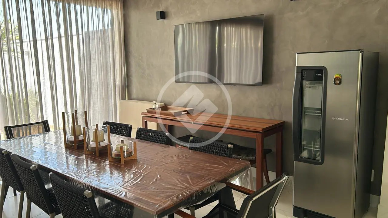 Sobrado à venda com 3 quartos, sendo 1 suítes – 271 m²- Morada da Colina - Uberlândia/MG