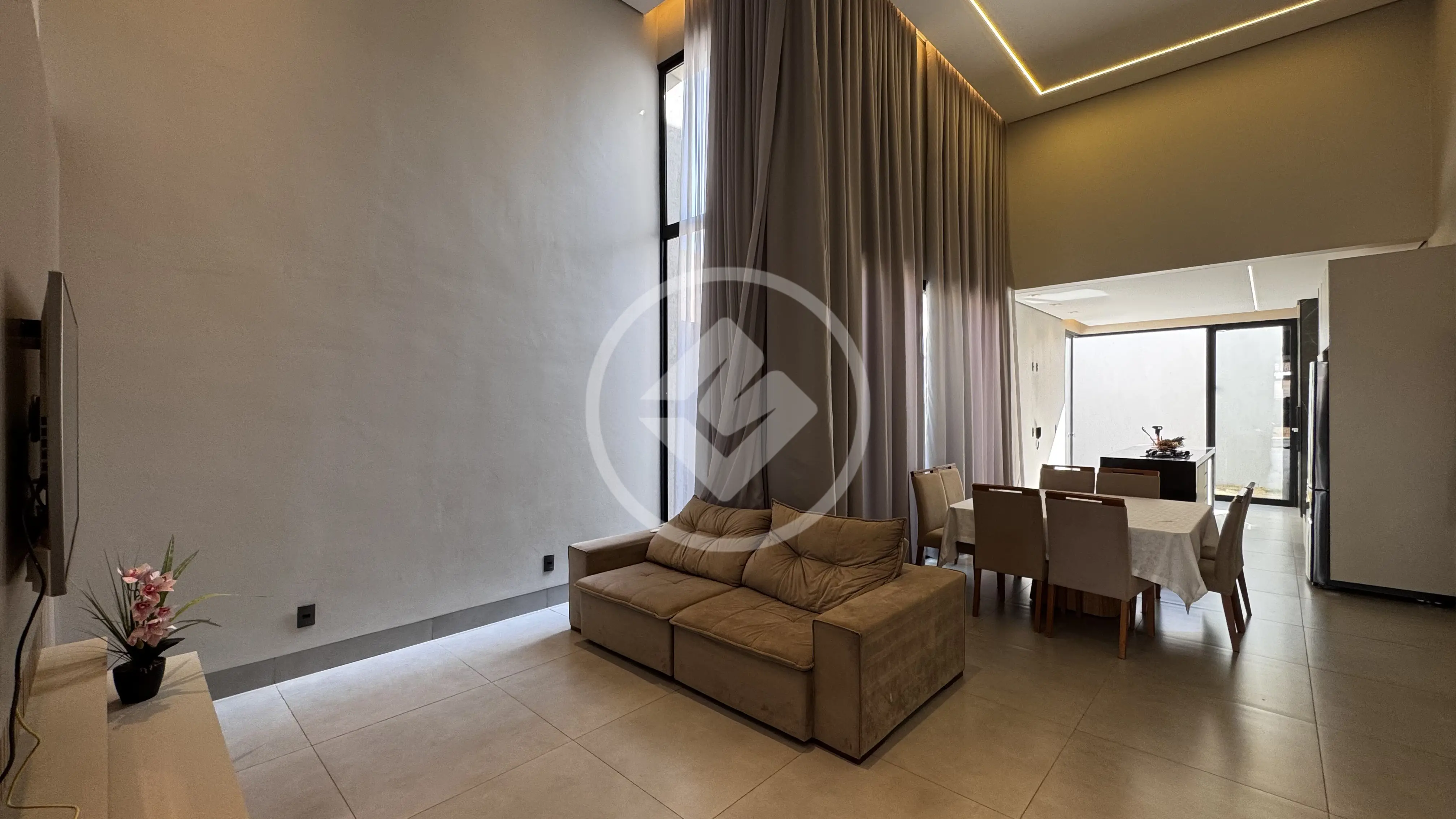 Casa à venda com 3 quartos, sendo 1 suíte – 154 m²- Jardim Holanda - Uberlândia/MG