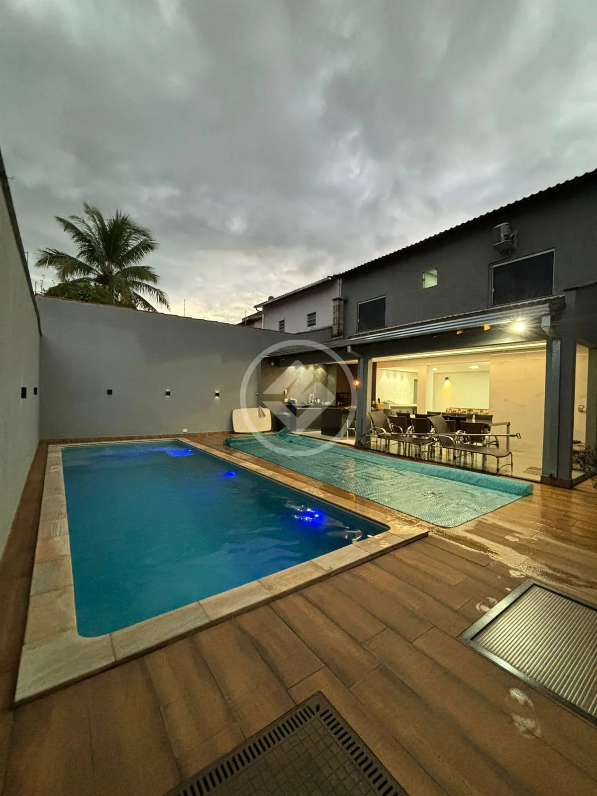 Casa à venda com 3 quartos, sendo 1 suíte – 190 m²- Jardim Patrícia - Uberlândia/MG