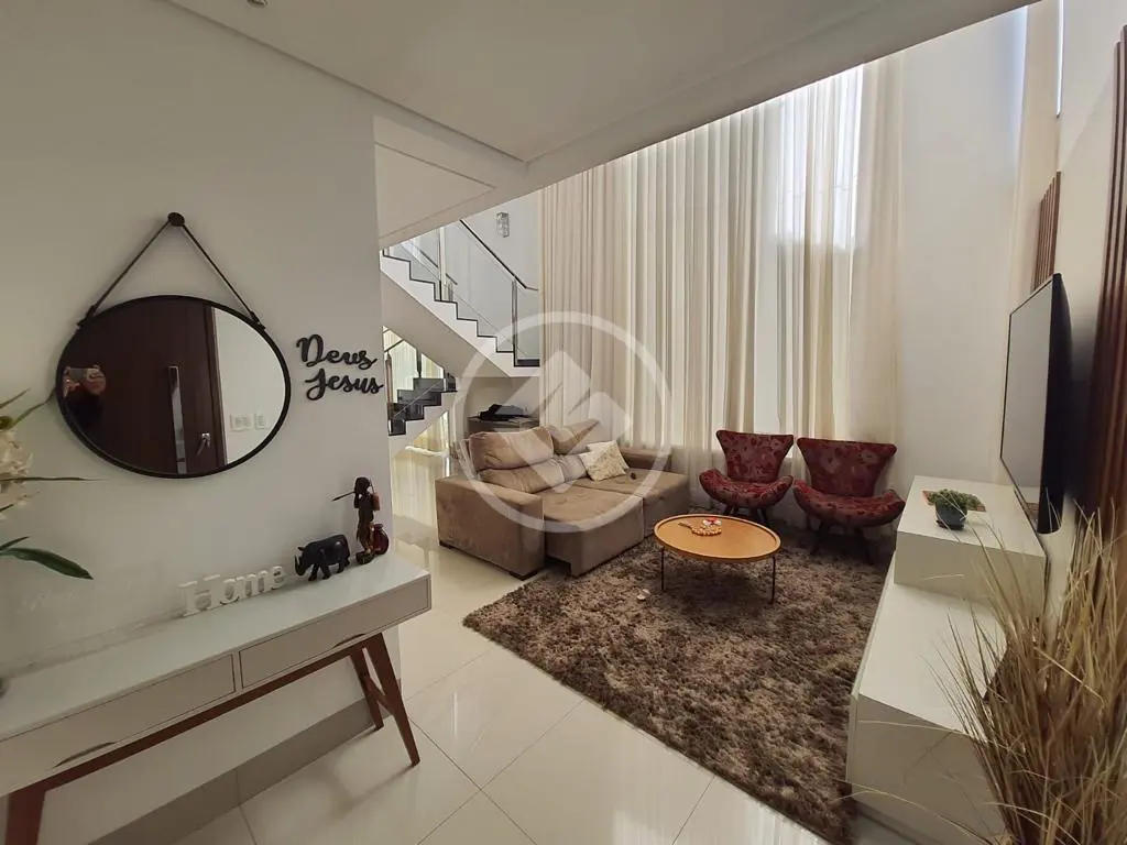 Sobrado à venda com 4 quartos, sendo 1 suíte – 294 m²- Santa Mônica - Uberlândia/MG