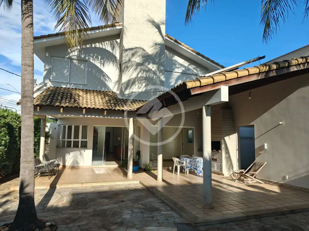 Sobrado Jardim Karaíba, Uberlândia - MG — foto 1