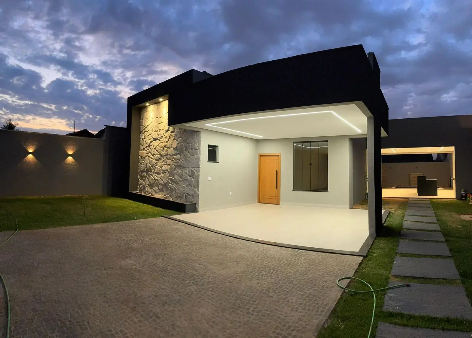 Casa Jardim Ipiranga - Aparecida de Goiânia.