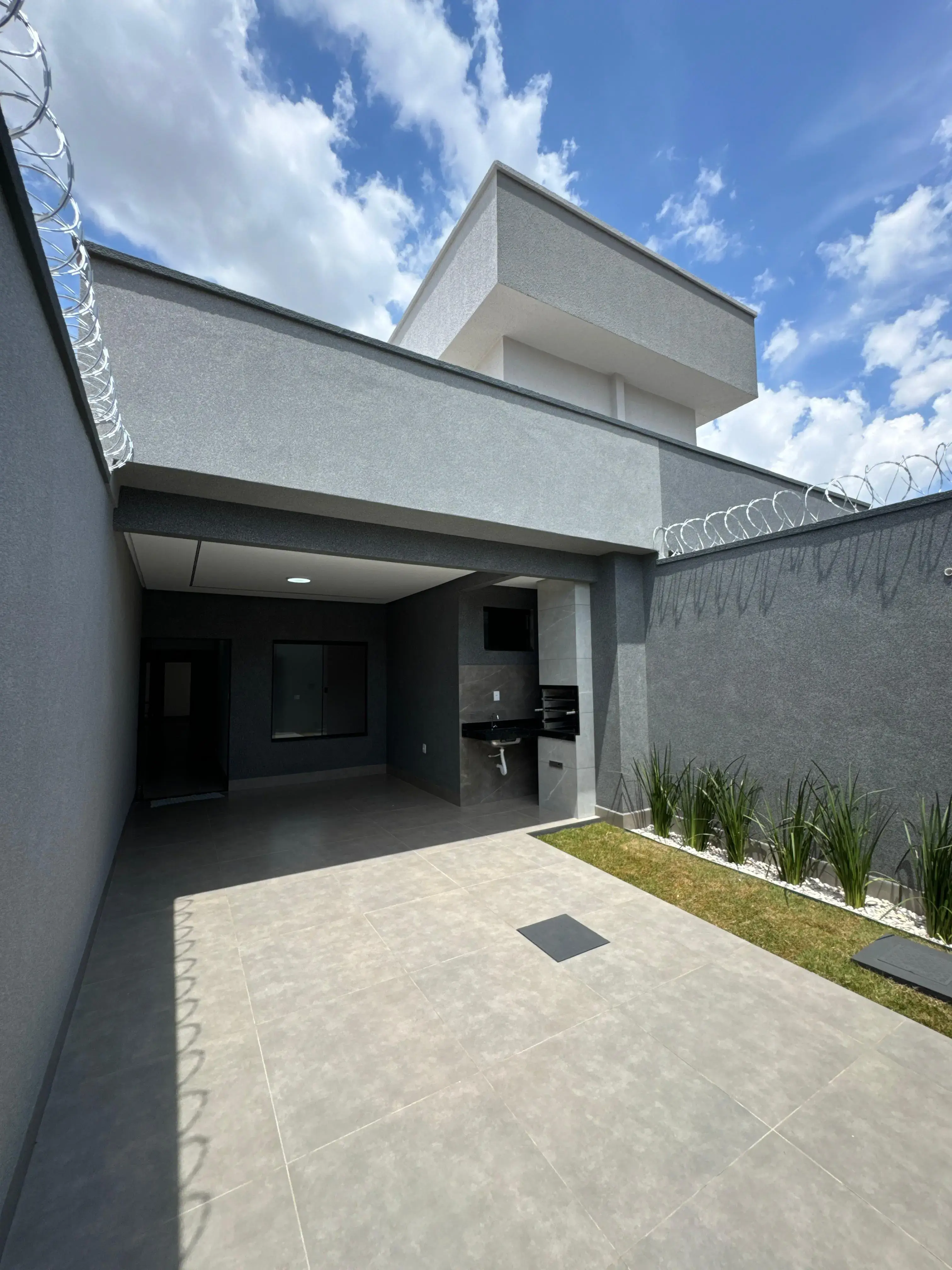Casa com ótima localização esperando por você! 🏡✨ Localizada no Setor Bolônia, essa é a oportunidade ideal para quem busca conforto e praticidade.