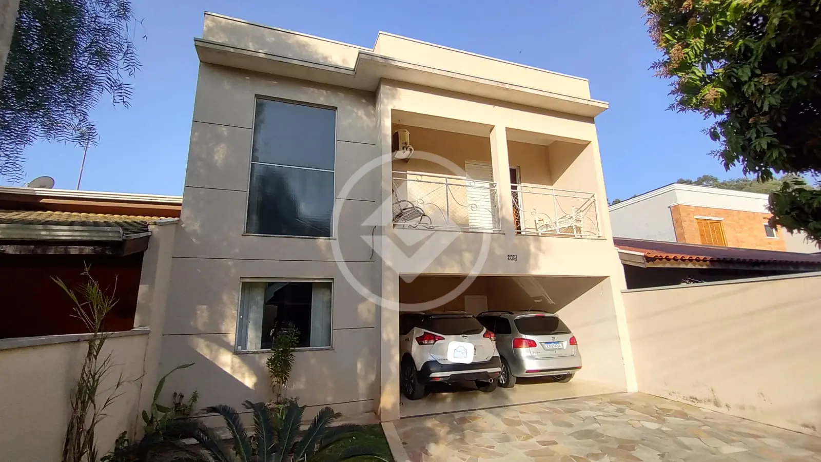 Casa sobrado a venda em condomínio fechado na cidade de Valinhos/SP.