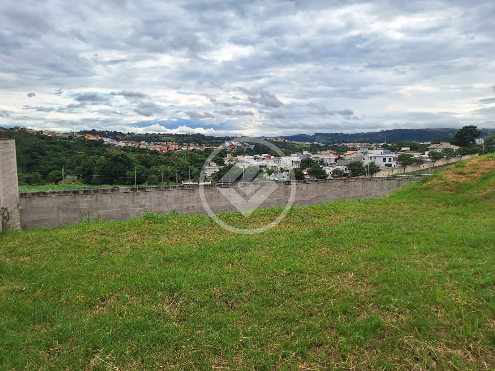 Terreno plano à venda no condomínio Colline di parma em Valinhos/SP