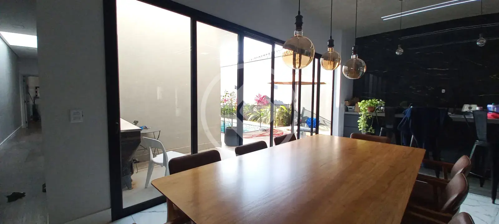 Casa á venda, no Pinheirinho, três quartos sendo uma suíte, novinha, Vinhedo S.P.