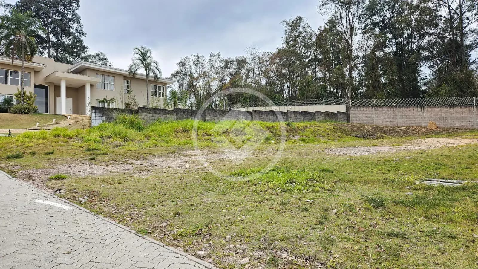 Terreno a venda com 800mts no Condomínio Europa em Vinhedo