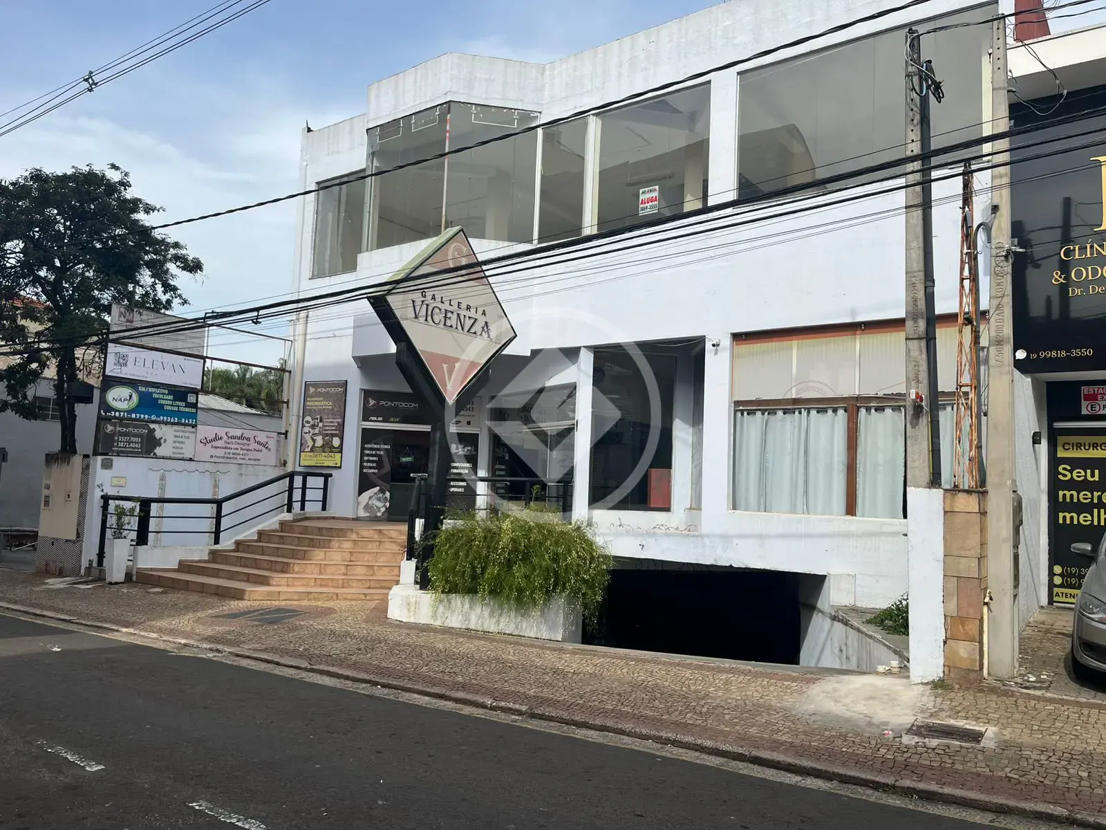 Excelente oportunidade Prédio Comercial com 9 salas alugadas e 1 salão no segundo andar.