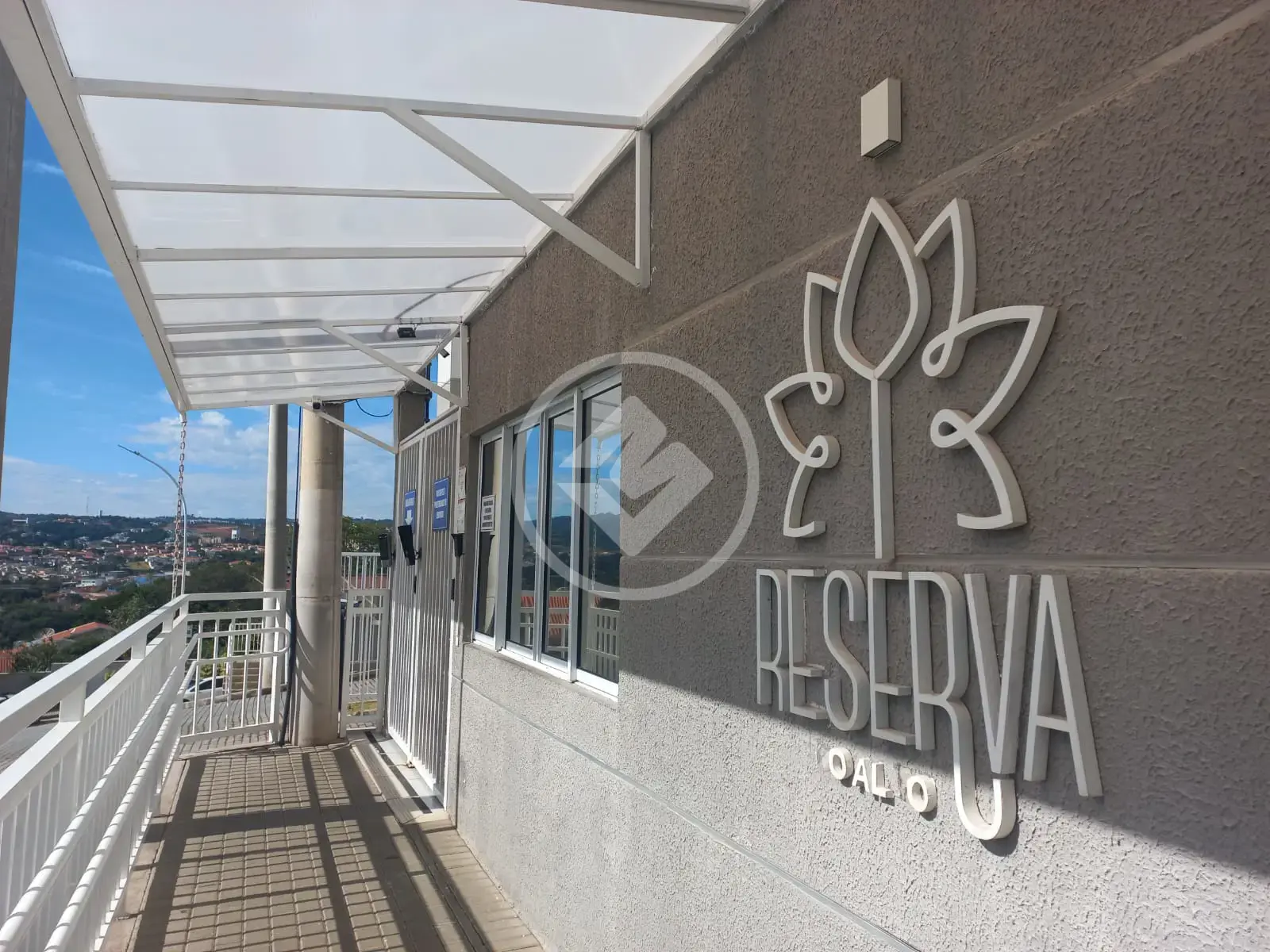 Apartamento á venda, dois quartos, sendo uma suíte, completo de planejados no Condomínio Reserva do Alto em Valinhos SP.